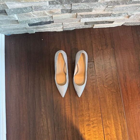 Stuart Weitzman Women's Silver Sparkle Pump Heels Size 6.5 Wedding - Picture 9 of 12